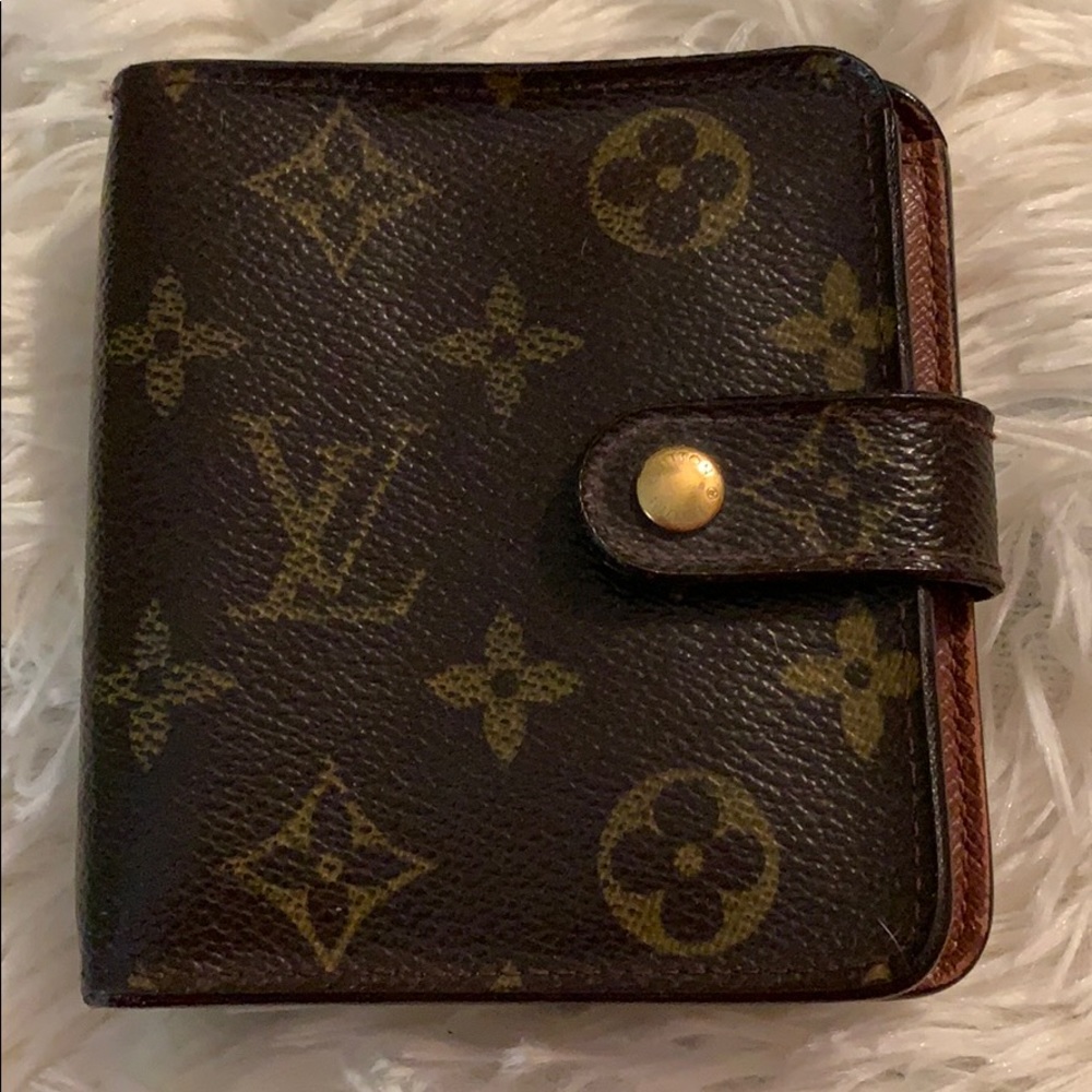 Louis Vuitton compact Wallet